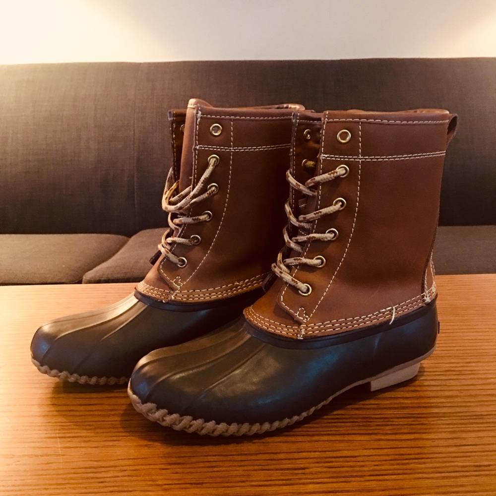 Khombu Lauren Duck Boots Woman’s Size 6.